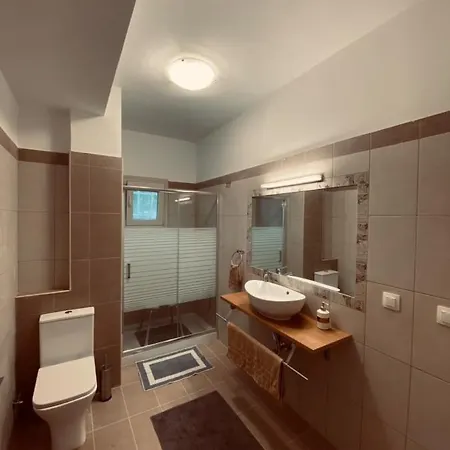 Apartment River House *